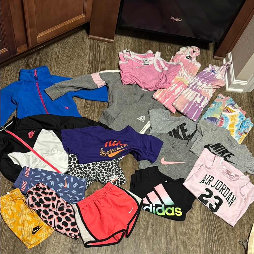 Lot of 20 pieces assorted girl Nike and athletic brands Clothing Bundle size 4/5